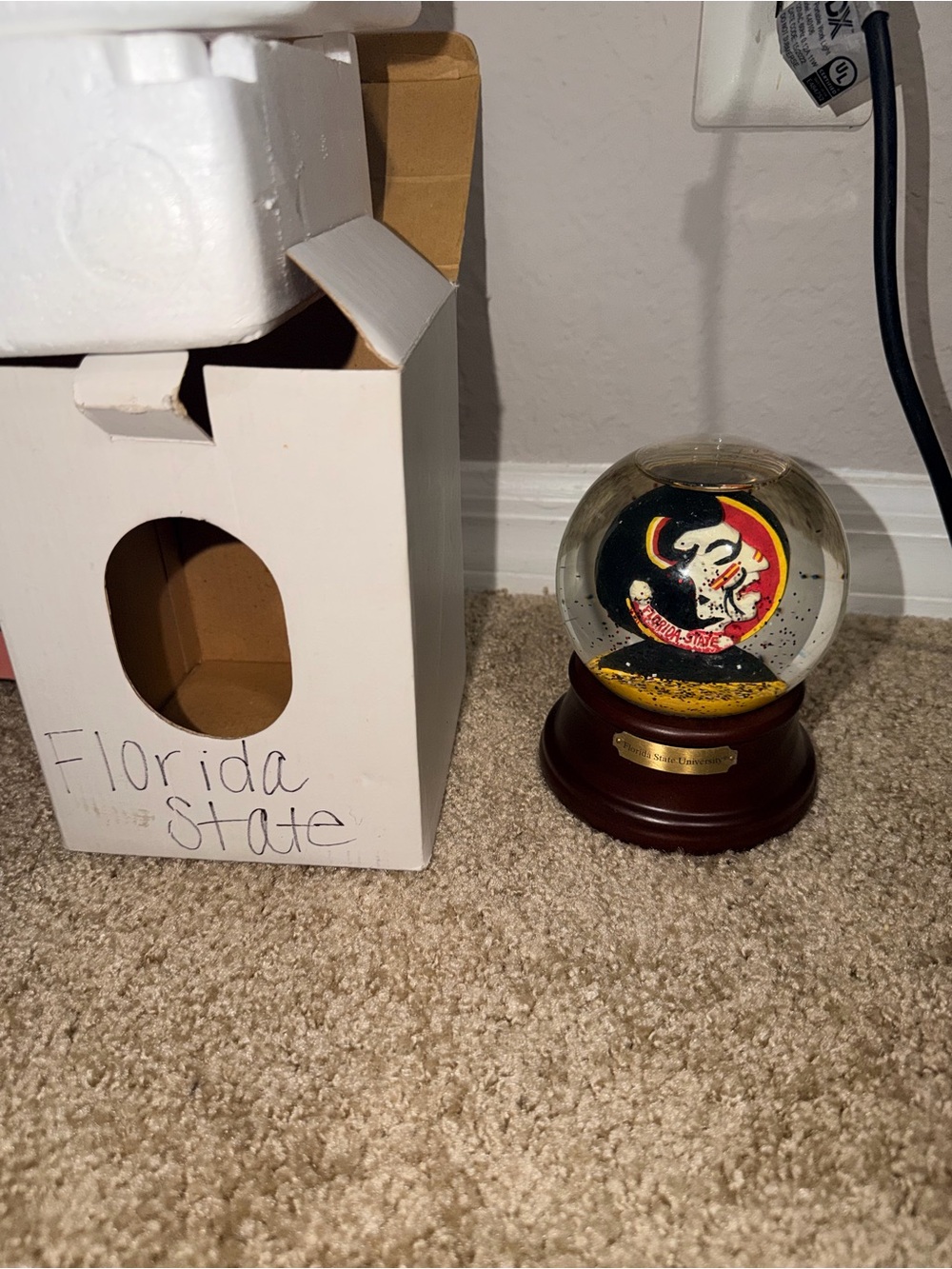 Florida State Seminoles Musical Snow Globe Wood Base FSU Collectible
